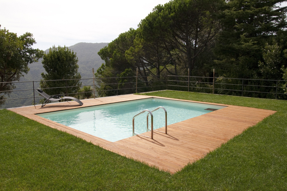 Mallorca Ebenerdiger Pool Holz